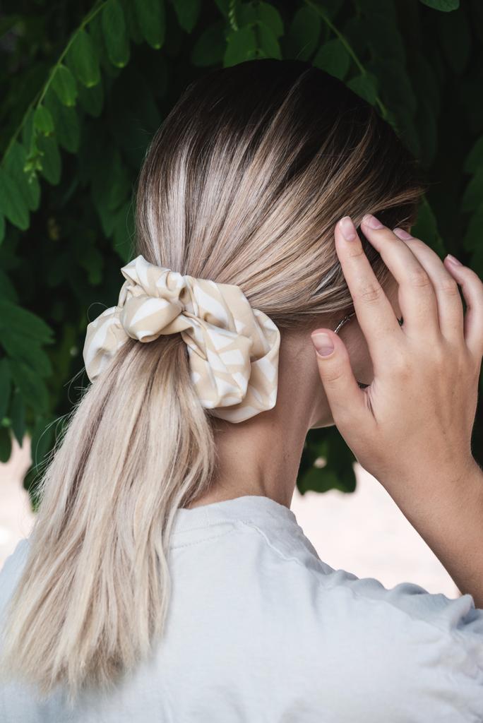 GIANNA | EMI & CO | patterned oversized cream scrunchie in hair