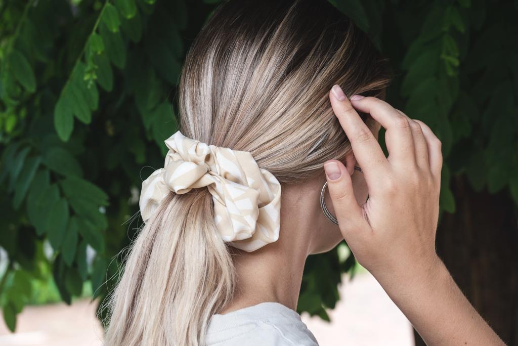 GIANNA | EMI & CO | woman with patterned oversized cream scrunchie in hair