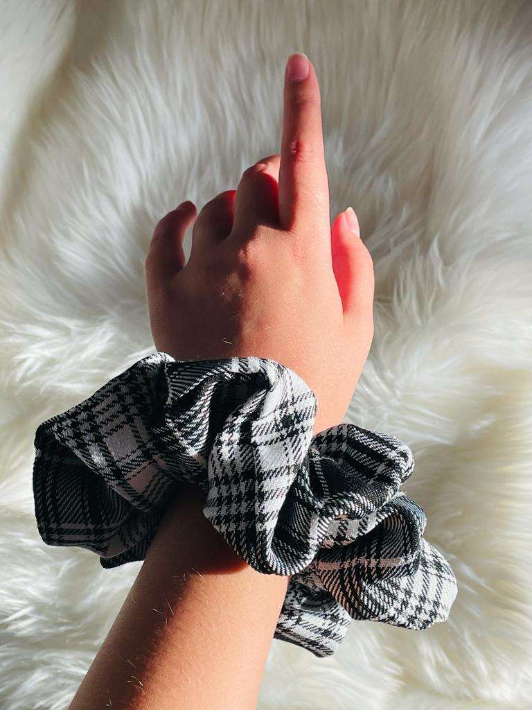 HONORABLE | EMI & CO | black and white check oversized scrunchie on the wrist