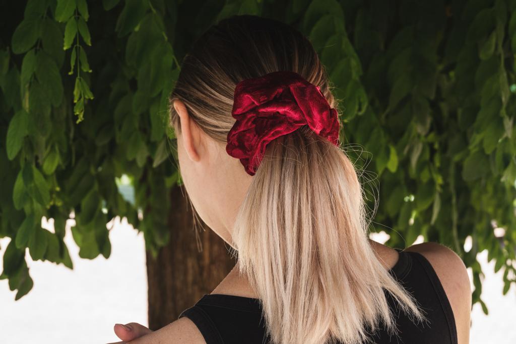 SARAH | EMI & CO | mini velvet red scrunchie in hair