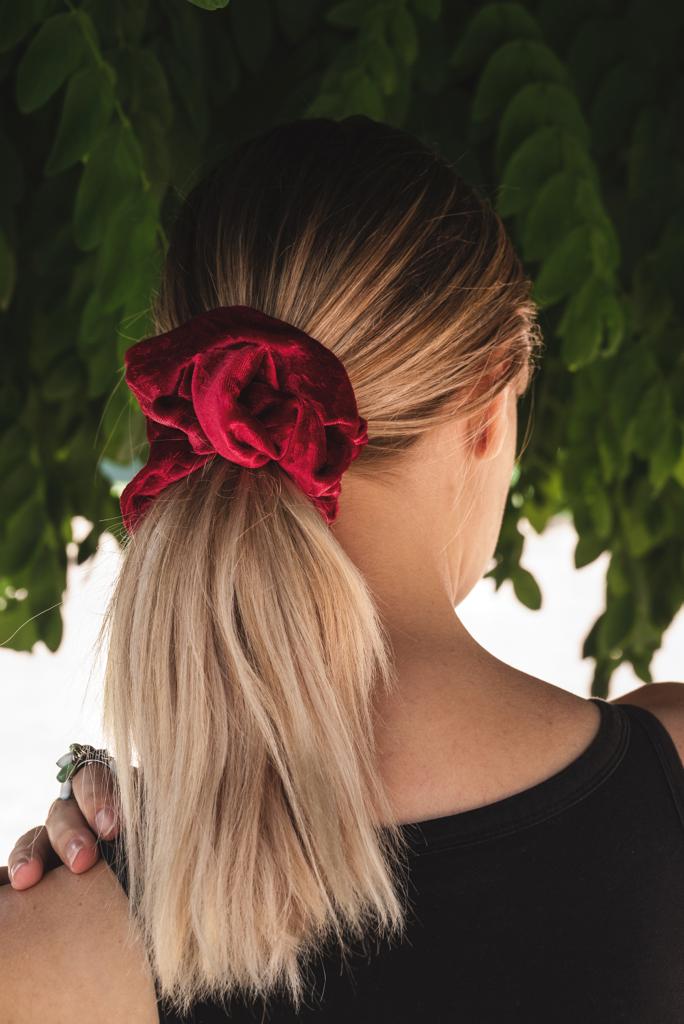 SARAH | EMI & CO | mini velvet red scrunchie in hair 