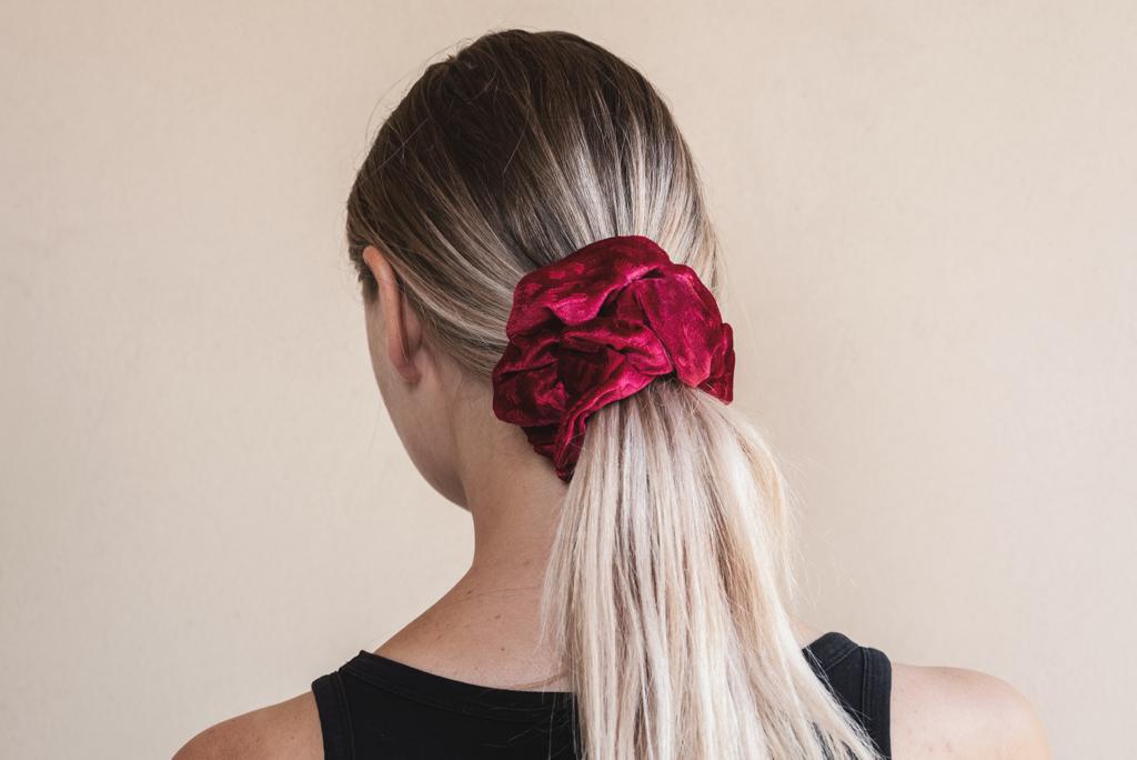 SARAH | EMI & CO | mini velvet red scrunchie in hair 