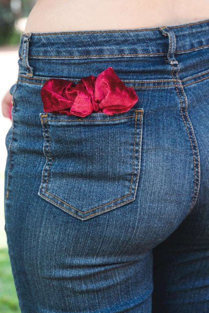 SARAH | EMI & CO | mini velvet red scrunchie