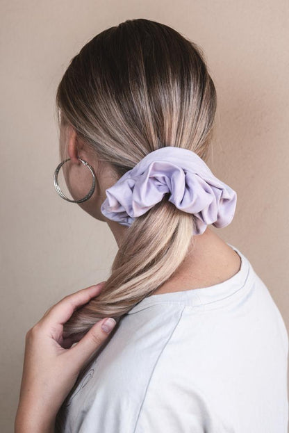 SHIRLEY | EMI & CO | oversize purple scrunchie in hair 