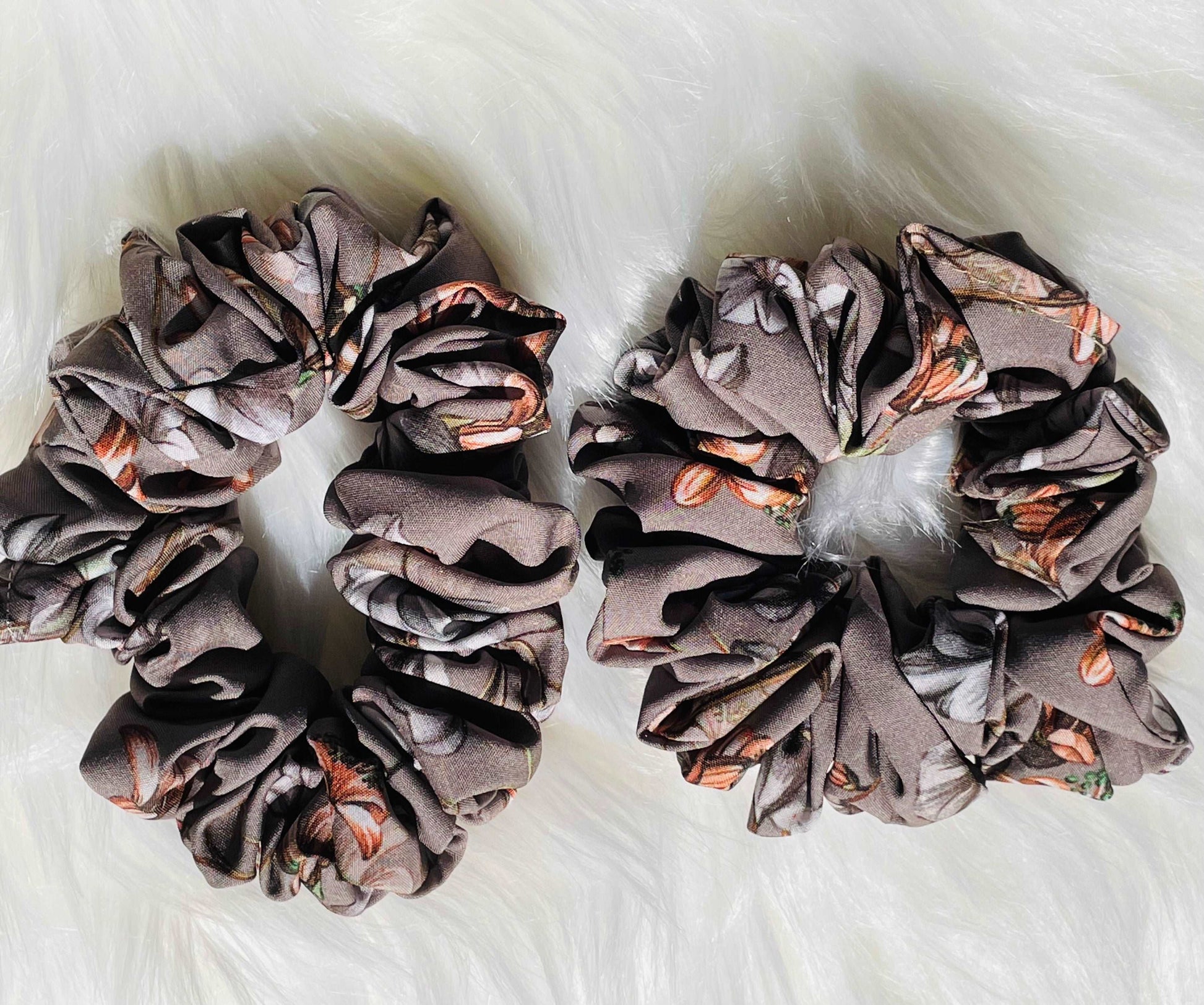 ZOE MINI | EMI & CO | mini floral brown scrunchies