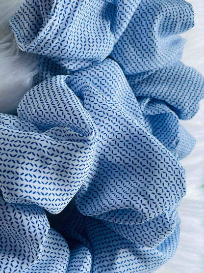 MILA | EMI & CO | patterned white and blue oversize scrunchies