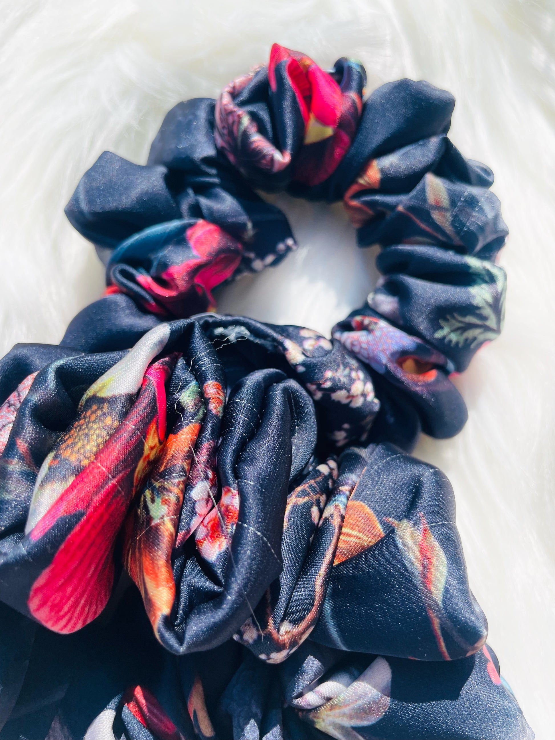 HAILEY | EMI AND CO | floral blue scrunchie 