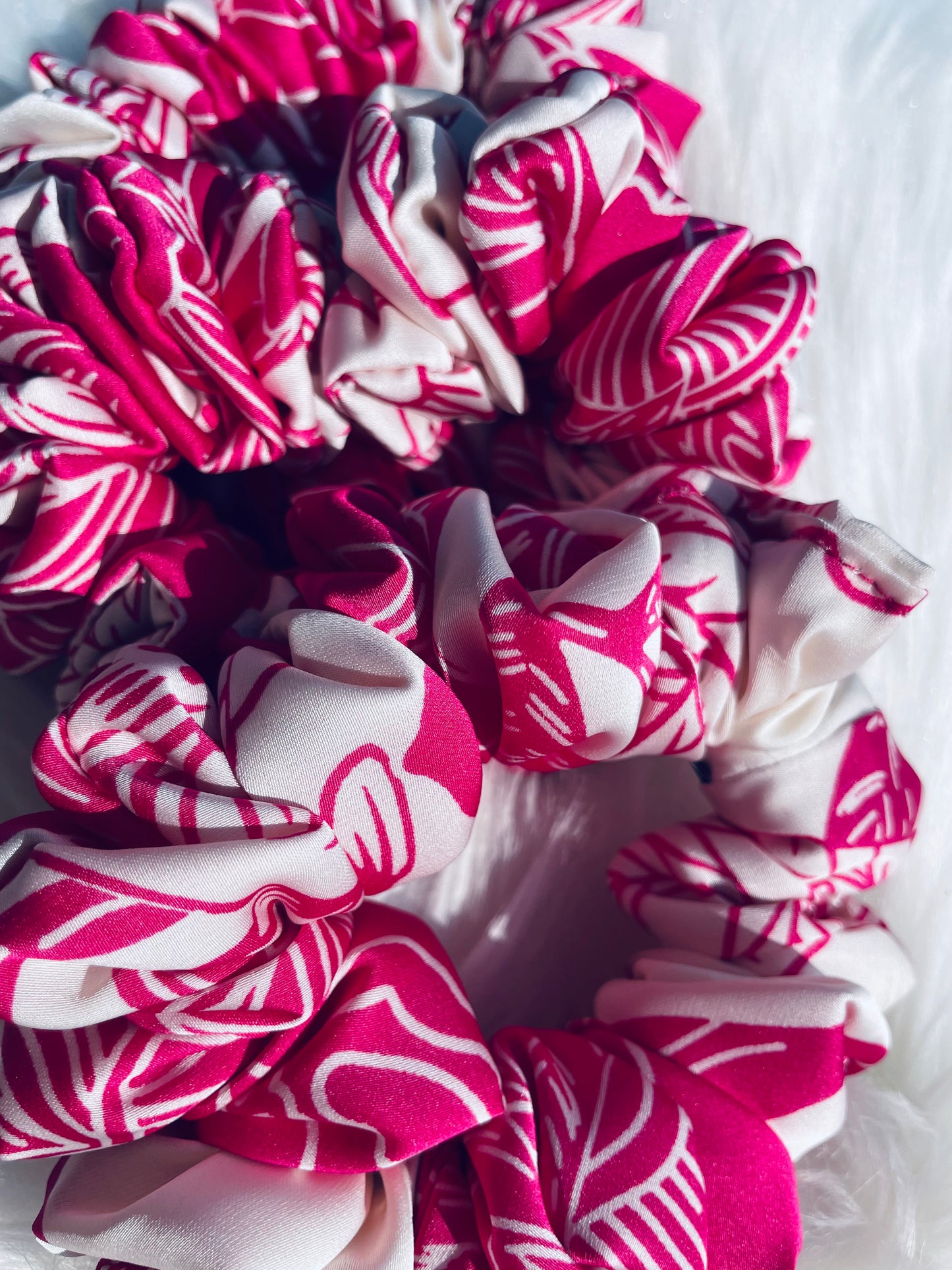 ITZAYANA| EMI AND CO | Pink and white floral satin scrunchie