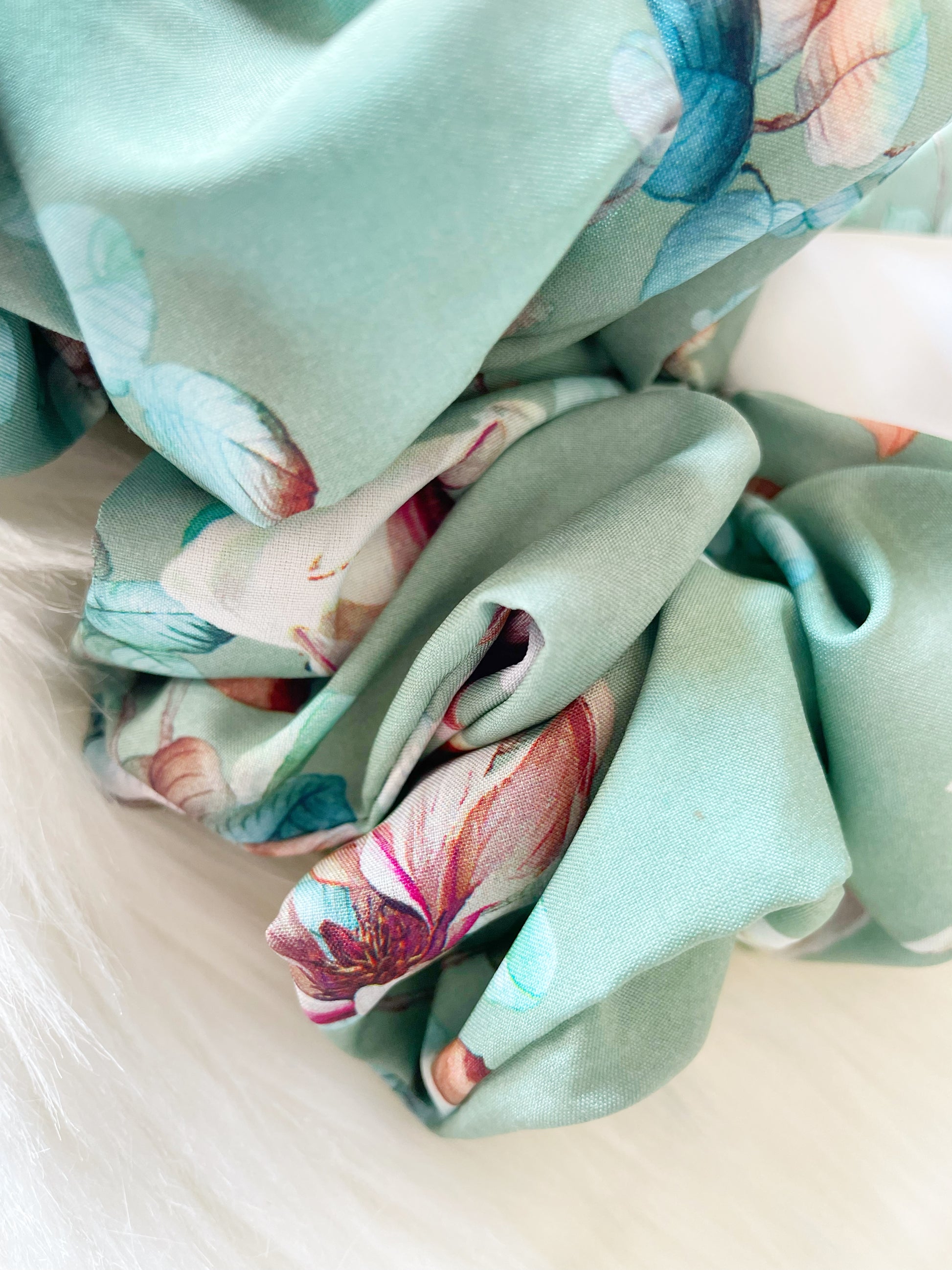 OVERSIZED FLORAL SCRUNCHIE | EMI AND CO | TRUDI 