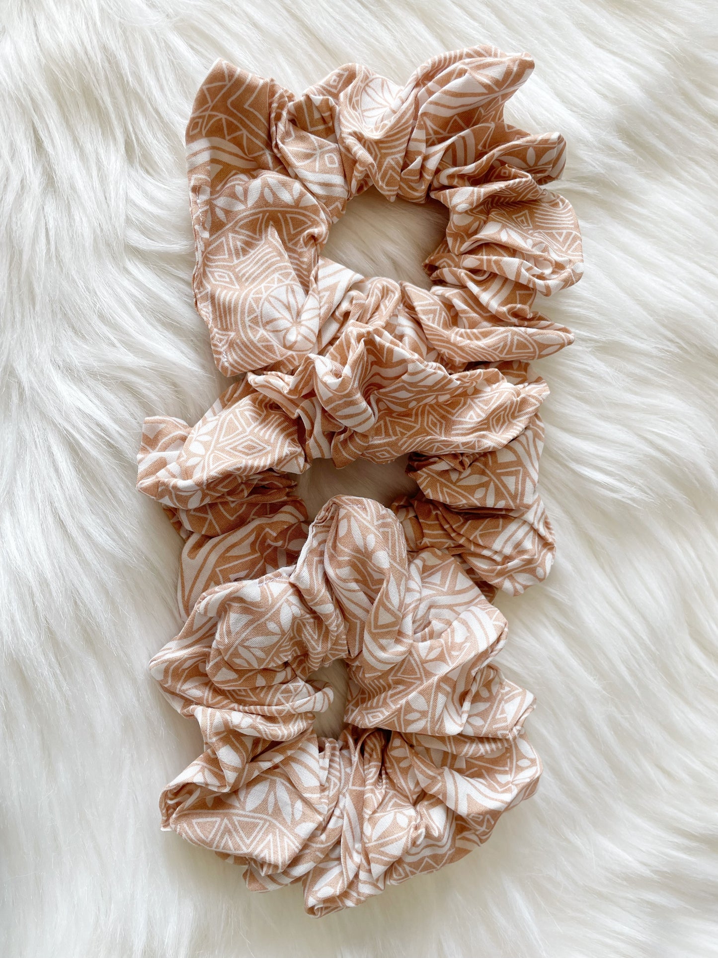 OVERSIZED PATTERN BEIGE SCRUNCHIES  | EMI AND CO | BONNIE 