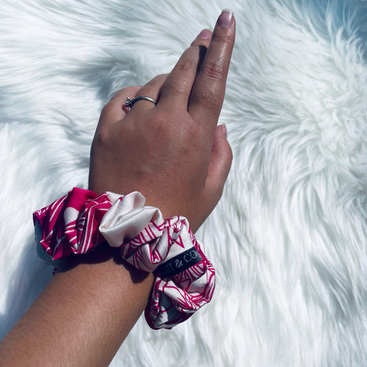 ITZAYANA| EMI AND CO | Pink and white floral satin scrunchie