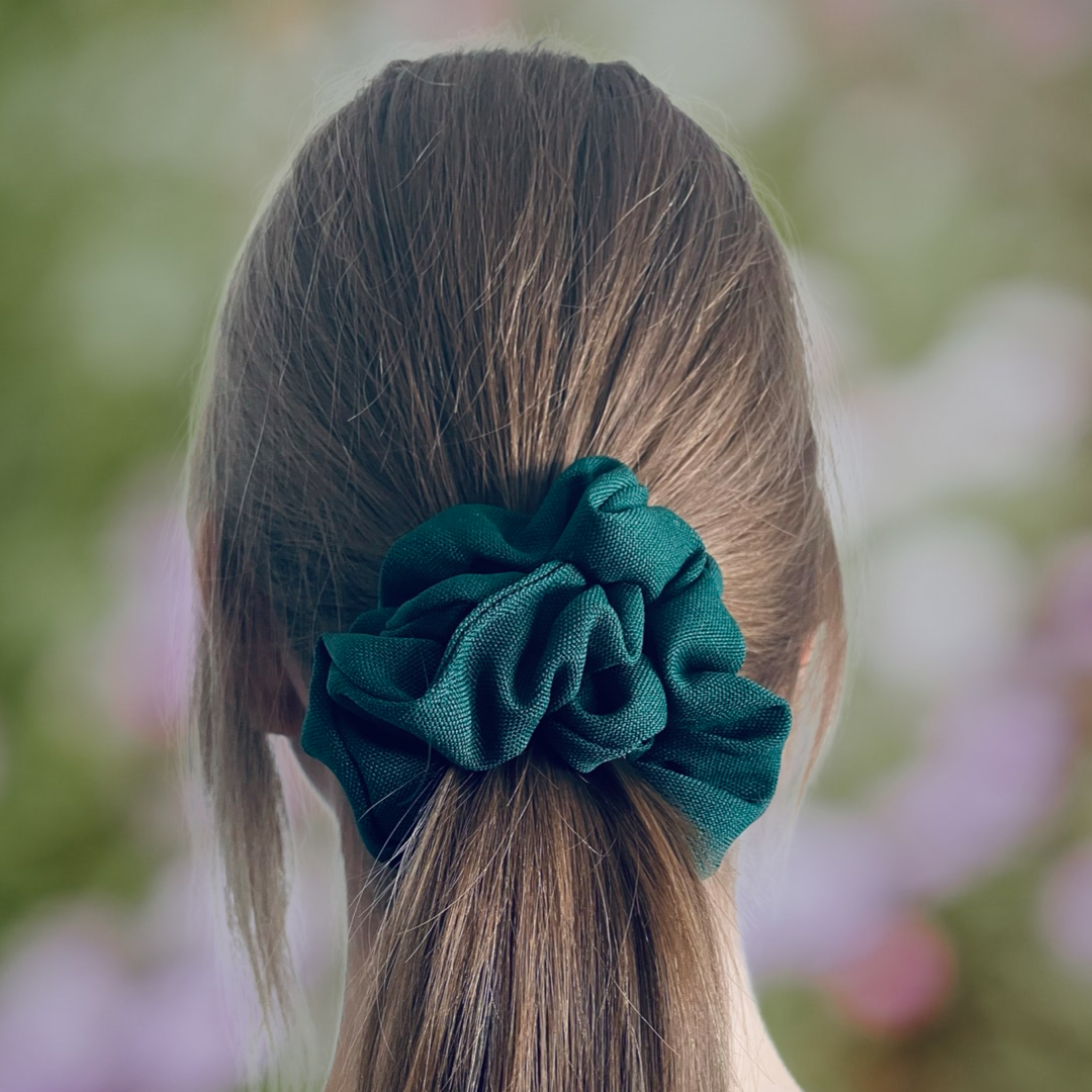 FAITHFULNESS| EMI AND CO | mini green scrunchie in hair 