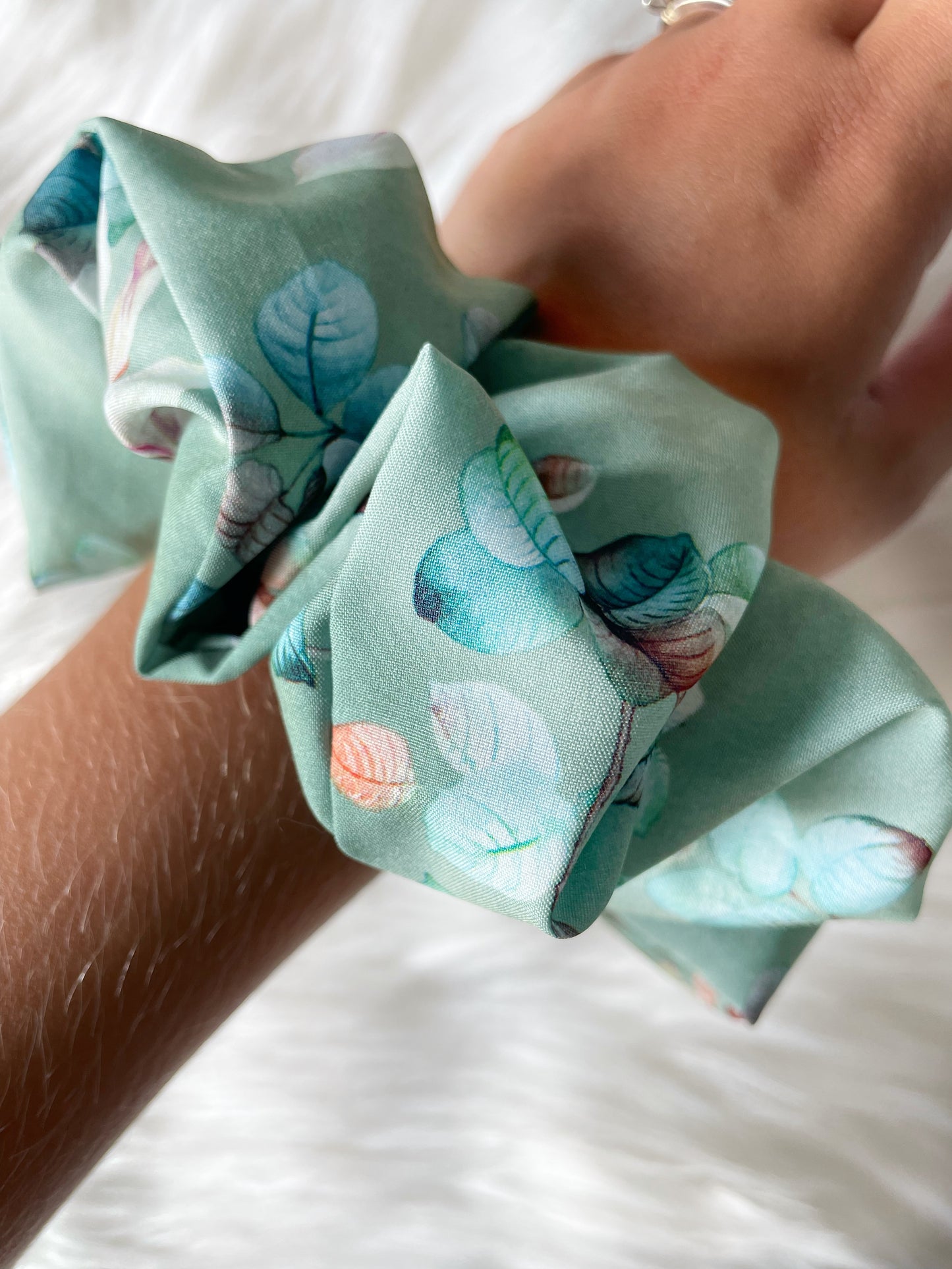 OVERSIZED FLORAL SCRUNCHIE | EMI AND CO | TRUDI 