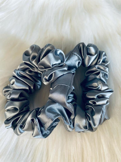 EMI & CO | MARGARET MINI | mini silver satin scrunchies