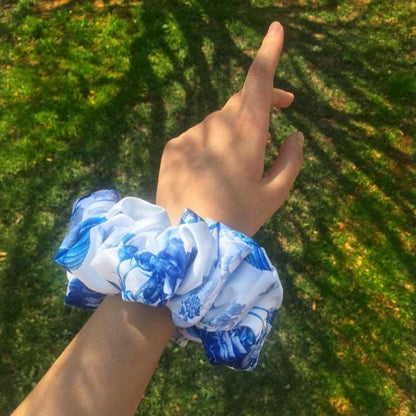 ANNEMARIE | EMI & CO | blue and white floral scrunchie on the wrist